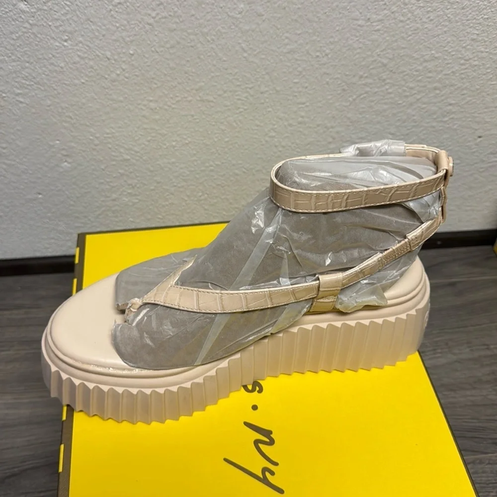 CIRCUS NY Women's Elana Platform Sandals***